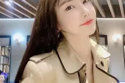 高圆圆也耍大牌？被多名工作人员围绕获助理蹲地上穿鞋惹争议